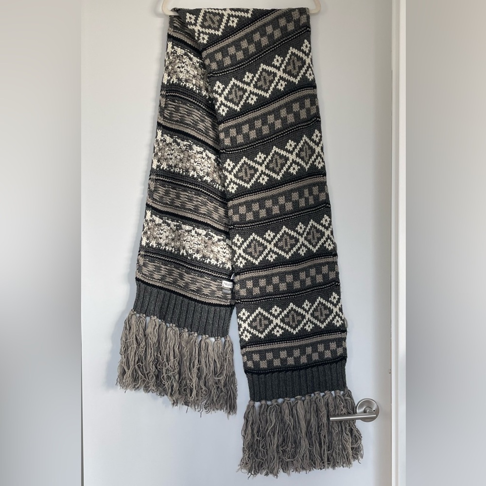 Tommy Hilfiger wool blend scurf. Long size. Unisex.